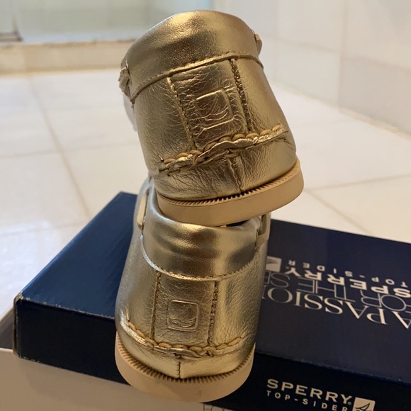 Sperry Audrey Platinum Boat Shows. New in box. 10 - Picture 1 of 13